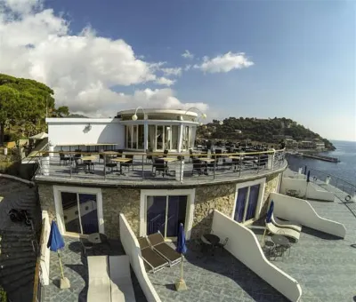 Hotel Plaza Hotels in Elba Island