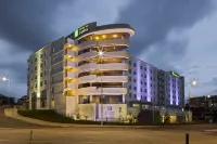 Holiday Inn Express Durban - Umhlanga Hotels near Nike Store