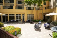 Courtyard Miami Dadeland Hotels near Staples