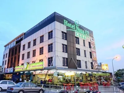 Hotel Nusa CT Hotel dekat Forest City