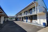 Moffat Beach Motel Caloundra カラウンドラのホテル