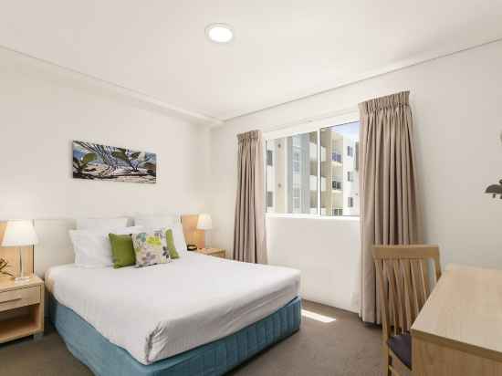 Quality Suites Pioneer Sands Rooms