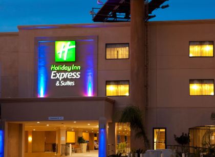 Holiday Inn Express & Suites Woodland Hills