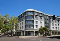 Courtyard Oakland Downtown Hotels near Jack London Square