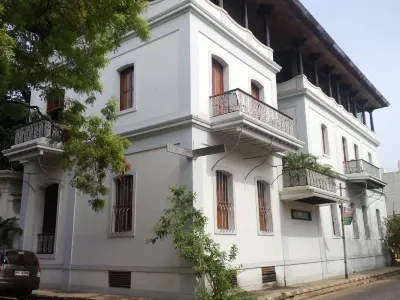 Le Dupleix Hotels near Mahatma Gandhi Park