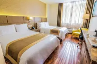 Radisson Hotel Guayaquil Hoteles cerca de Plaza TÍA Bastión