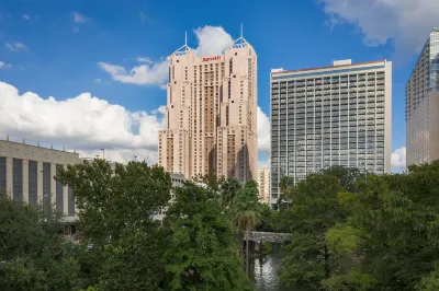 San Antonio Marriott Rivercenter on the River Walk Отели рядом с достопримечательностью «Террелл Плаза»