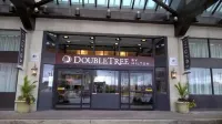 DoubleTree by Hilton London Ontario Hotels near Kiwanis Park Crossing Bridge