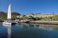 Le Suffren Hotel & Marina Отели рядом с достопримечательностью «Blue Bay»