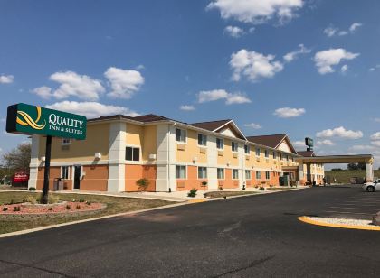 Quality Inn & Suites Springfield Southwest Near I-72