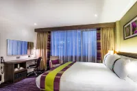 Holiday Inn London - Watford Junction Hotels near Peace Garden