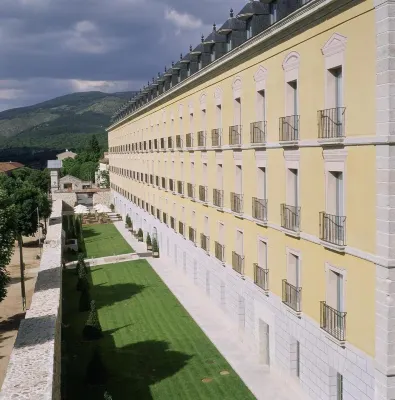 Parador De La Granja Hoteles cerca de Alcázar de Segovia