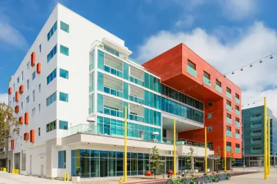 Courtyard Santa Monica Отели рядом с достопримечательностью «Санта Моника Стейт Бич»