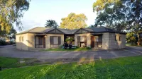 Marion Holiday Park Hotels near Waverley Way Reserve