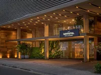 Novotel Curitiba Batel Hotels near Japanese gardens