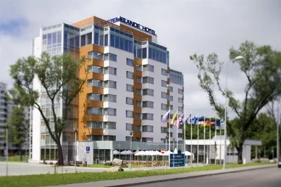 Riga Islande Hotel with Free Parking Hotel di Riga