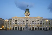 Savoia Excelsior Palace Trieste - Starhotels Collezione Hoteles cerca de Civico Museo della Civilta Istriana Fiumana e Dalmata