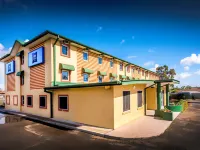 ibis budget Casula Liverpool Hotels near Langdale Farm