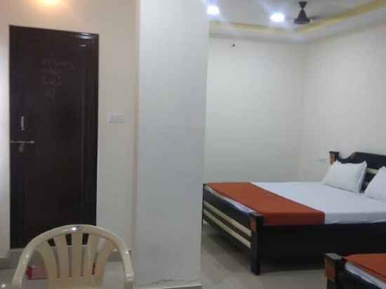 Iroomz Hotel Sri Kanya Residency Rooms