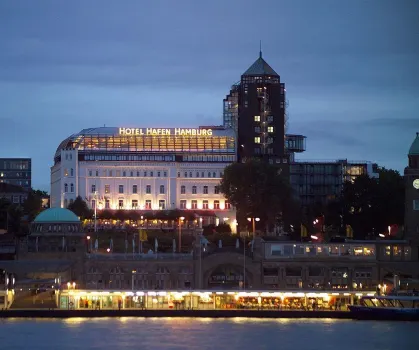 Hotel Hafen Hamburg Hotels in der Nähe von Der König der Löwen