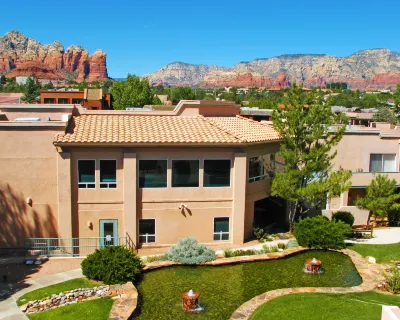 Sedona Springs Resort Hotels near Stone Age Sedona