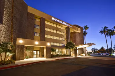 DoubleTree by Hilton Phoenix North Hotels near Lago Sant'Angelo