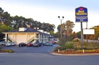 Super 8 by Wyndham Statesboro Отели рядом с достопримечательностью «Суперцентр Уолмарт»