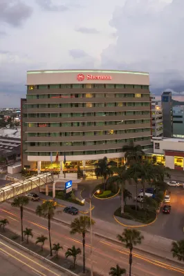 Sheraton Guayaquil Hotel Hoteles cerca de Plaza TÍA Bastión