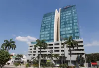 Courtyard Guayaquil Hoteles cerca de Plaza TÍA Bastión