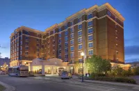 Hilton Columbia Center Hotel berhampiran Hebrew Benevolent Society Cemetery