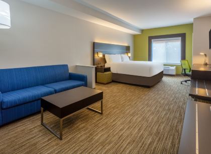 Holiday Inn Express & Suites Charlotte- Arrowood