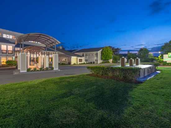 Holiday Inn Cape Cod - Hyannis Hotel Exterior