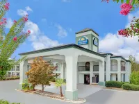 Days Inn & Suites by Wyndham Stockbridge South Atlanta Hotels in Stockbridge