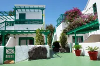 Apartamentos Celeste Отели рядом с достопримечательностью «Lanzarote Aquarium»