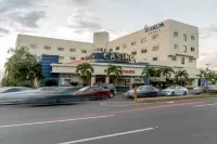 Hodelpa Gran Almirante Hotels near tres cruces Park