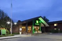 Holiday Inn Guildford Hotel dekat Farnborough Airport