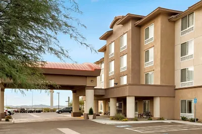 Holiday Inn & Suites Barstow Hotels near Treasure House Mall