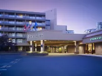 Sheraton Vancouver Airport Hotel Các khách sạn gần Richmond Center