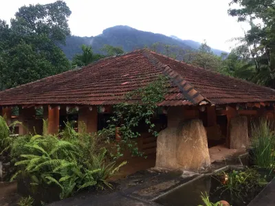 Rainforest Edge Hotels near Hatangala Temple