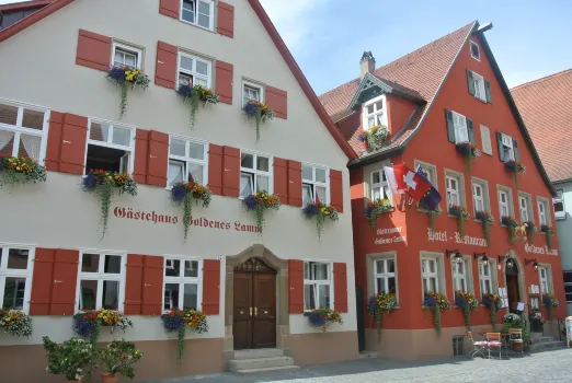 Goldenes Lamm Hotels in der Nähe von Hallenbad - Saunagarten