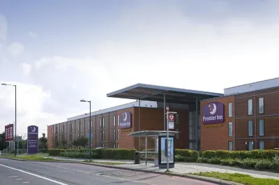 Premier Inn London Heathrow Airport T2 & T3 - Bath Road Hotels near Columbia Avenue Field