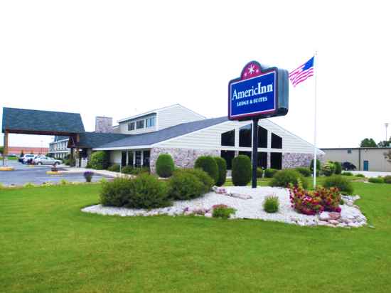 AmericInn by Wyndham Sturgeon Bay Hotel Exterior