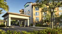 Holiday Inn Express & Suites Naples Downtown - 5TH Avenue Hotels near Naples Municipal Airport