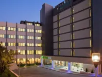 Holiday Inn Express Lisbon Airport Hotels in Prior Velho