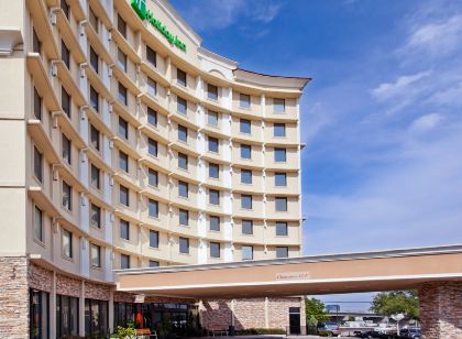 Holiday Inn Express Dallas Market Center