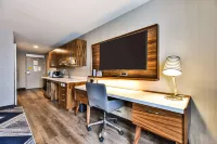 Four Points by Sheraton Hamilton - Stoney Creek Hotels near Hamilton John C. Munro International Airport