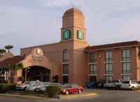 Embassy Suites by Hilton Corpus Christi Hotels near Clem's Marina