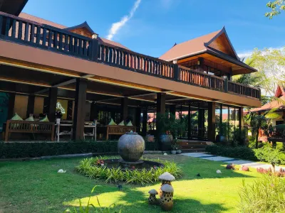 Phi Phi Villa Resort Отели рядом с достопримечательностью «Пхи-Пхи-Ле»