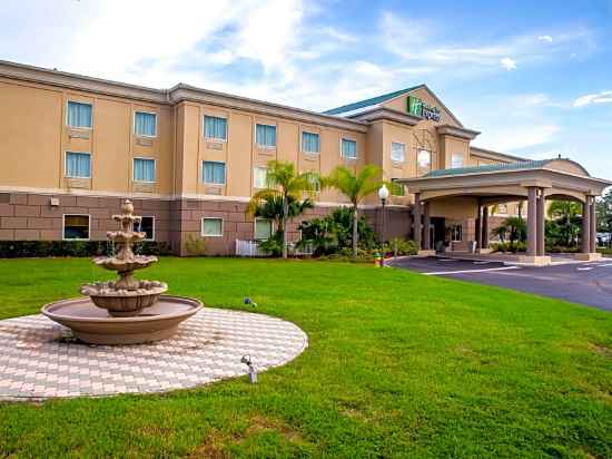 Holiday Inn Express & Suites Cocoa Hotel Exterior