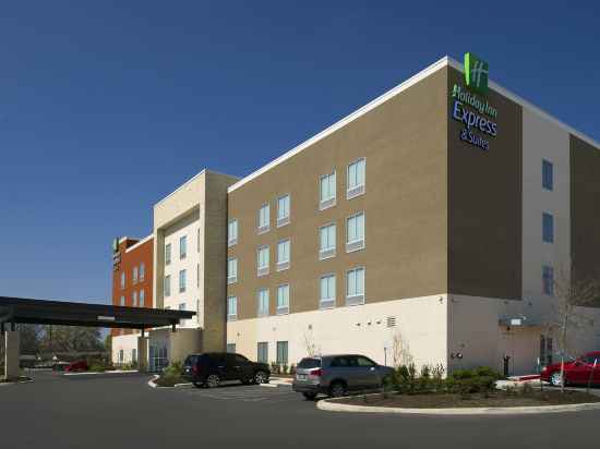 Holiday Inn Express & Suites New Braunfels Hotel Exterior